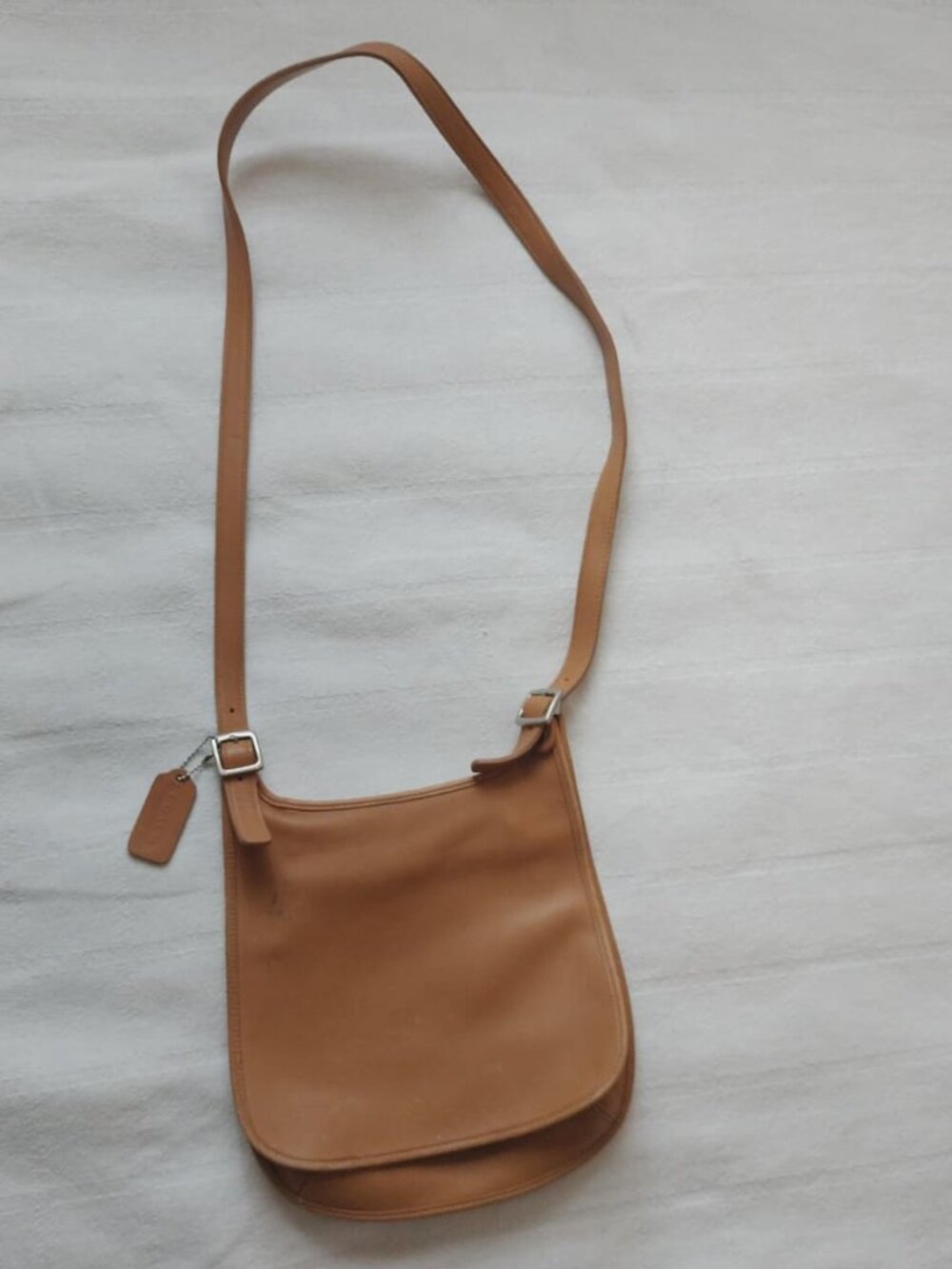 Vintage Coach Hippie Flap 9135 Leather Crossbody Shoulder Saddle Bag Tan Flaws